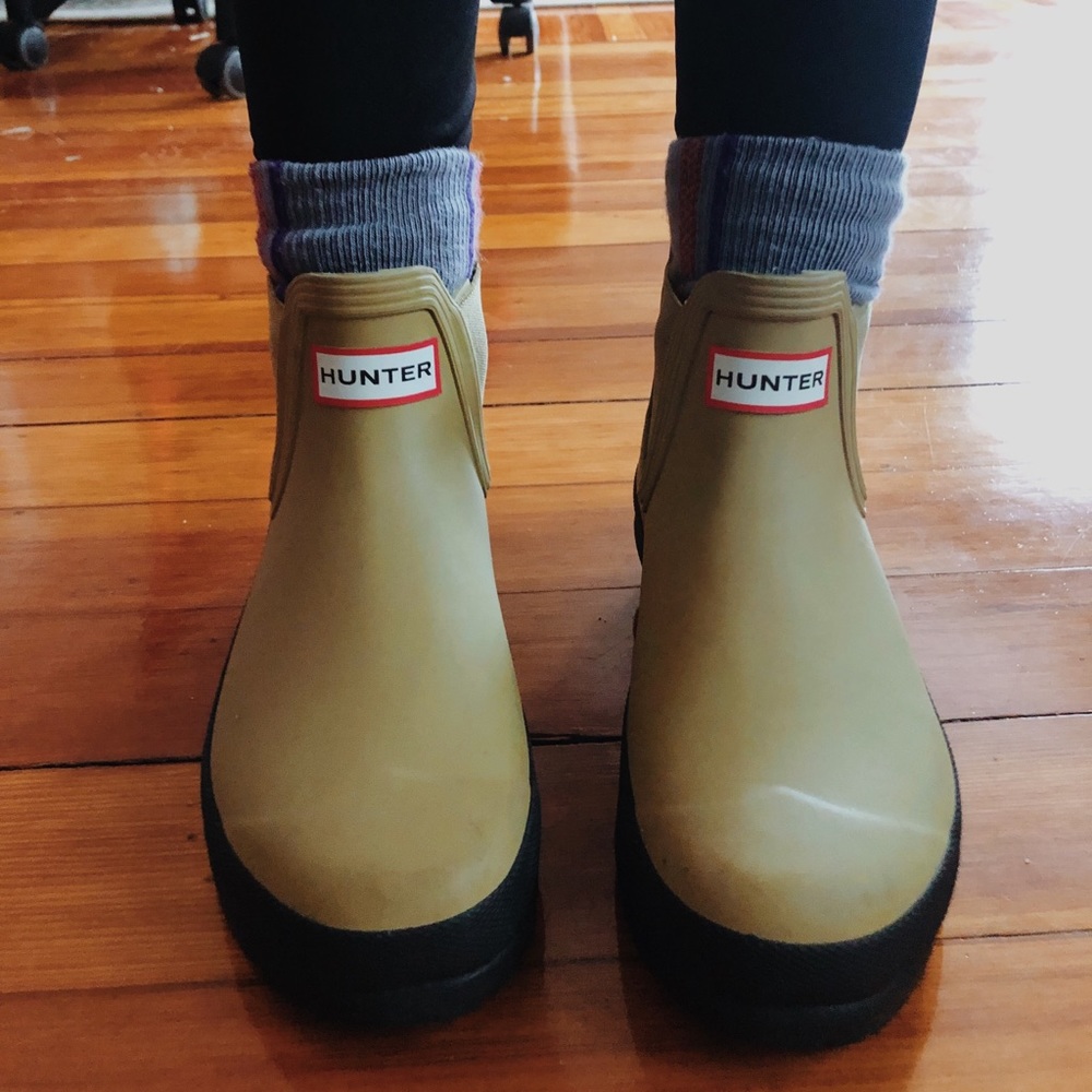 Olive colored hunter chelsea boots